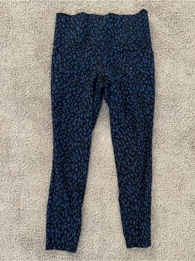 Athleta Blue Black Cheetah Salutation Stash Pocket II Textured Tights Size M